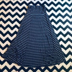 Beautiful black & gray striped GAP maxi skirt!